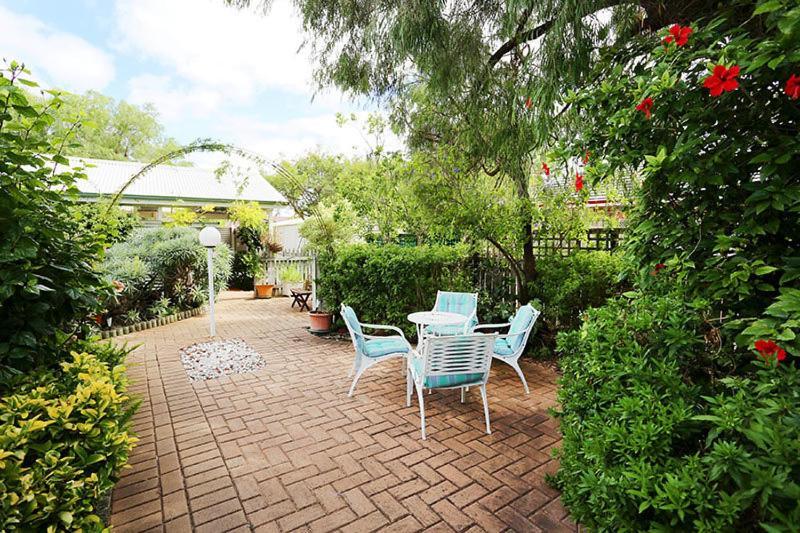 Jacaranda Guest House Busselton Exterior photo